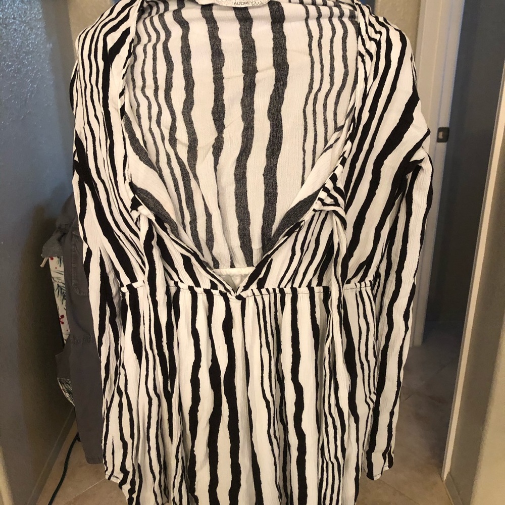 Romper - Picture 2 of 8